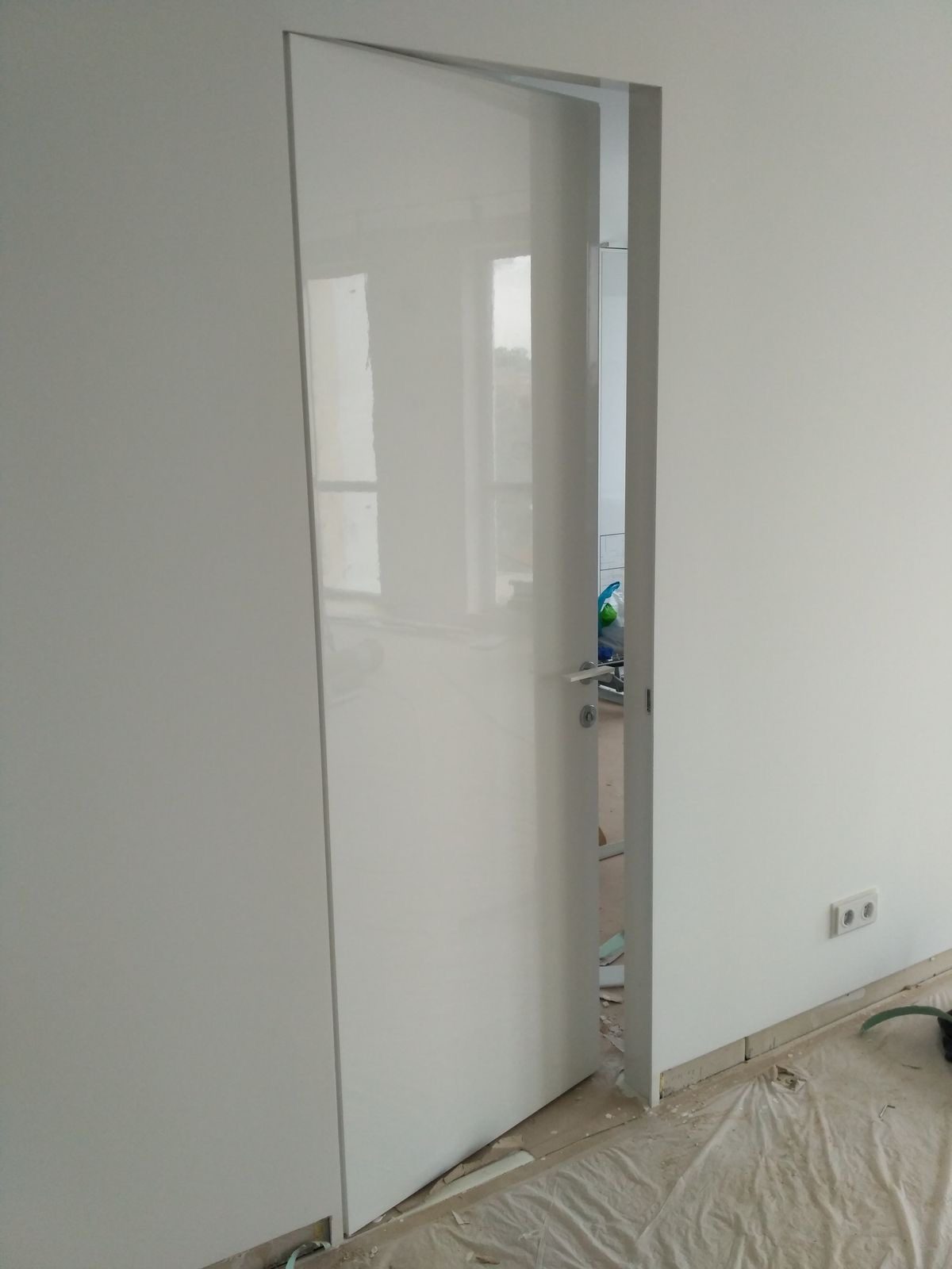 Приховані двері New Modelli GLASS — архітектурна чистота — фото 3